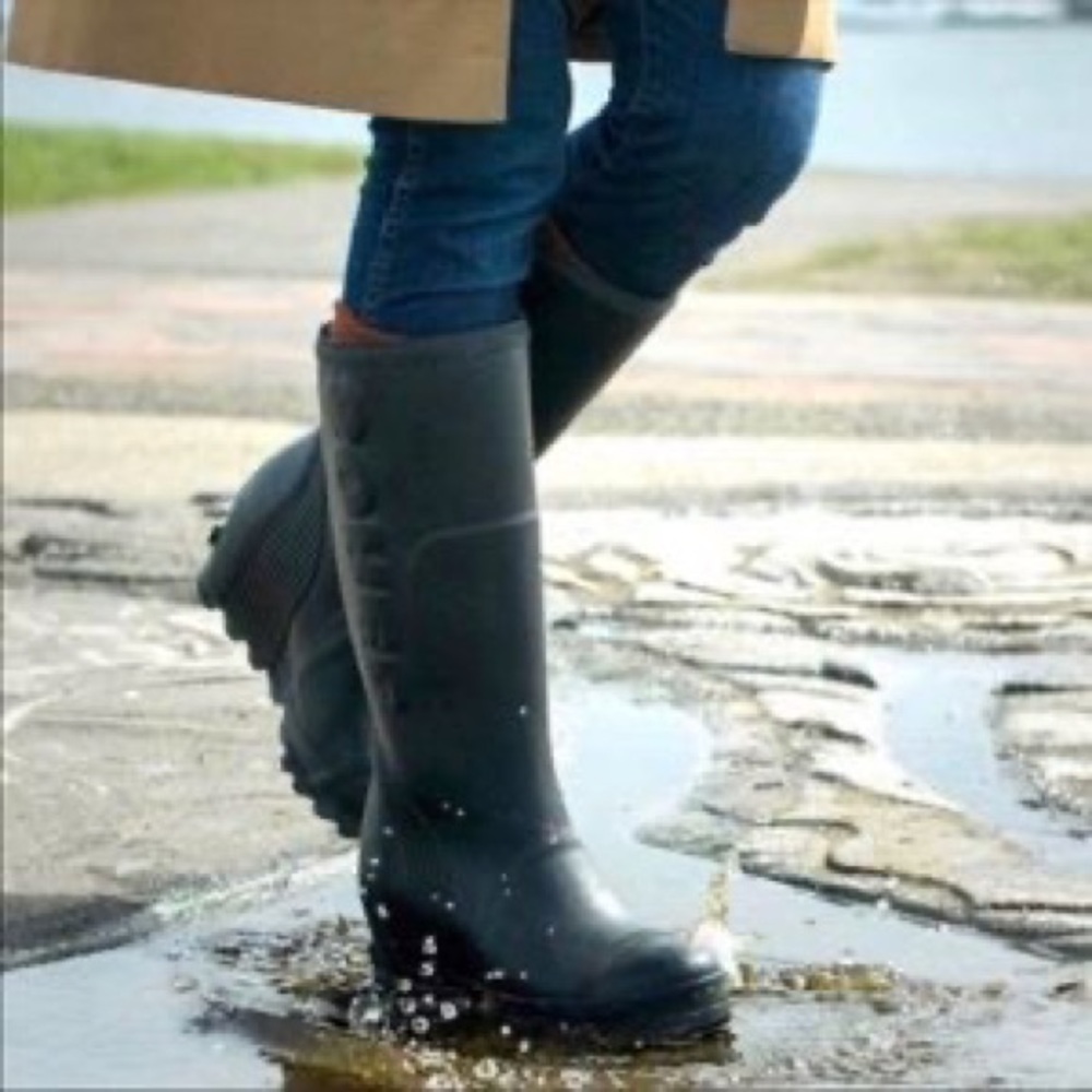 Sorel Joan Tall Black Wedge Rainboots, 7.5